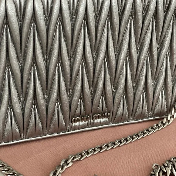 SOLD Miu Miu Matelassé Nappa Leather Metallic Clutch Metallic Crossbody Chain - Picture 5 of 8